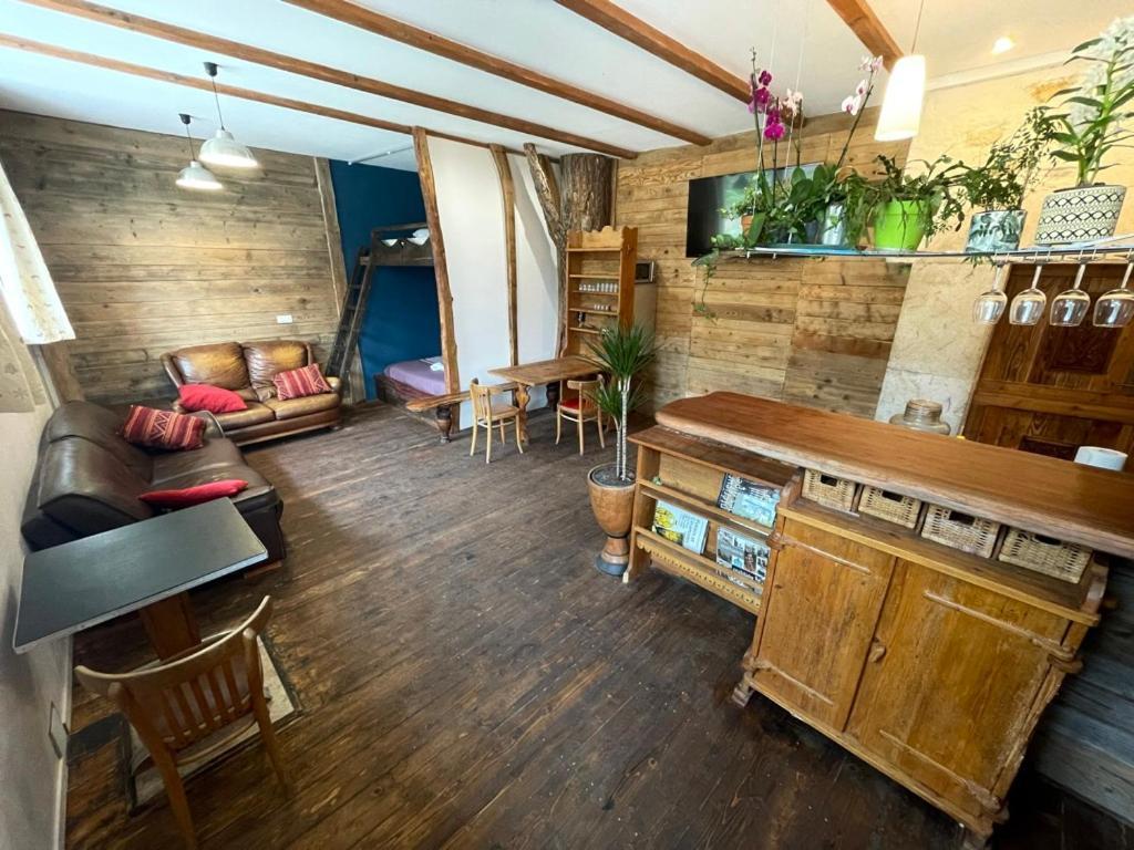 Le Refuge De Chaparon Apartment Lathuile Bagian luar foto