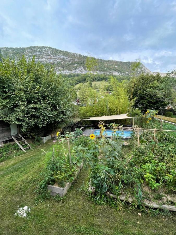 Le Refuge De Chaparon Apartment Lathuile Bagian luar foto
